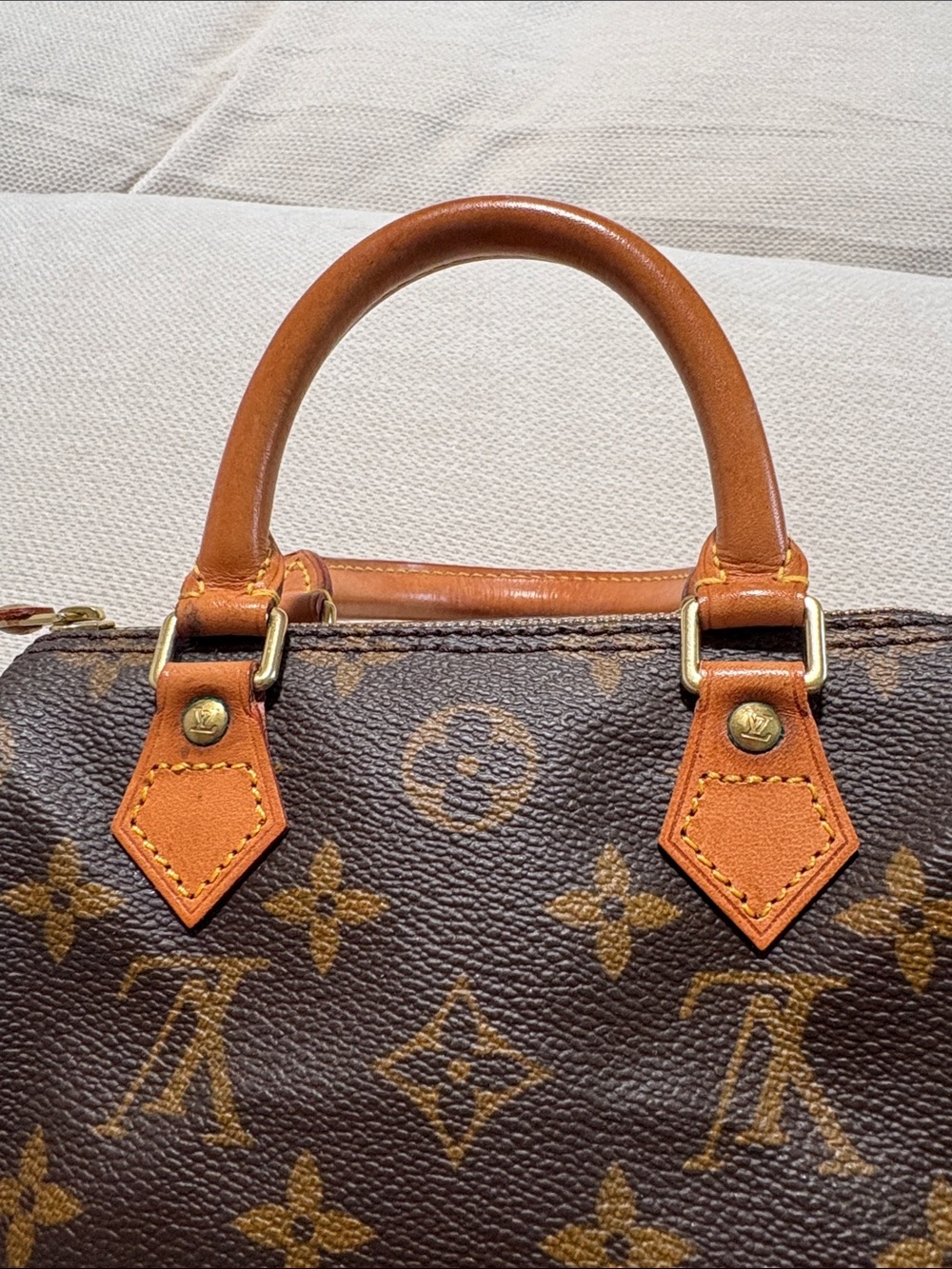 Authentic Louis Vuitton Mini Speedy
This is the mini, not the nano. 🤗
No strap - Picture 6 of 13